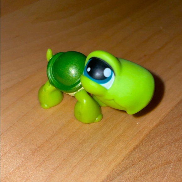 Littlest Pet Shop Accessories - littlest pet shop # 187 green turtle with solid green shell and blue eyes